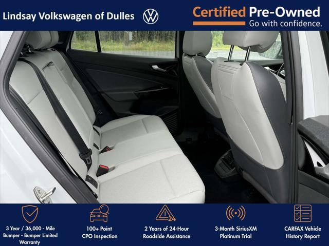 Photo of 2021 Glacier White Metallic/Black Roof Volkswagen ID.4