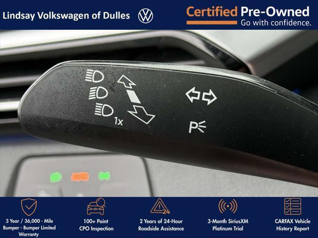 Photo of 2021 Glacier White Metallic/Black Roof Volkswagen ID.4