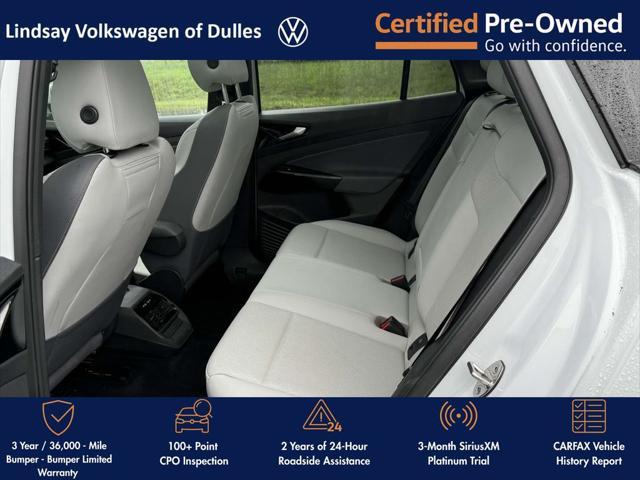 Photo of 2021 Glacier White Metallic/Black Roof Volkswagen ID.4