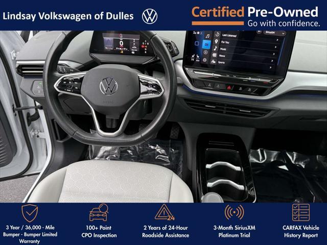 Photo of 2021 Glacier White Metallic/Black Roof Volkswagen ID.4