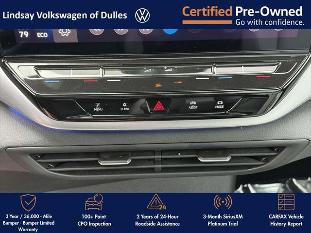 Photo of 2021 Glacier White Metallic/Black Roof Volkswagen ID.4