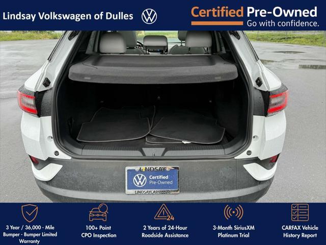 Photo of 2021 Glacier White Metallic/Black Roof Volkswagen ID.4