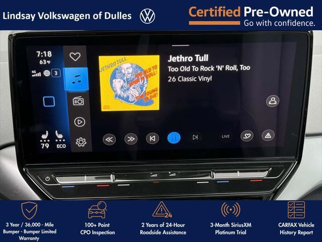 Photo of 2021 Glacier White Metallic/Black Roof Volkswagen ID.4