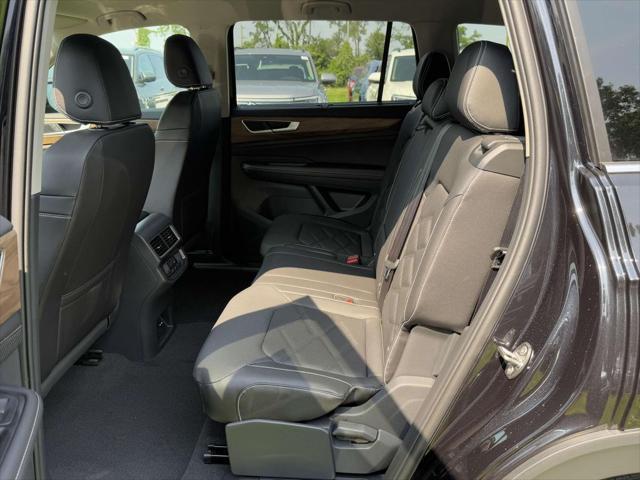 Photo of 2025 Deep Black Pearl Volkswagen Atlas
