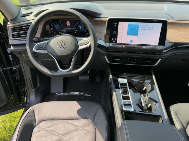 Photo of 2025 Deep Black Pearl Volkswagen Atlas