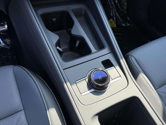 Photo of 2025 Opal White w/Deep Black Roof Volkswagen Tiguan