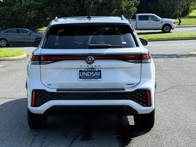 Photo of 2025 Opal White w/Deep Black Roof Volkswagen Tiguan