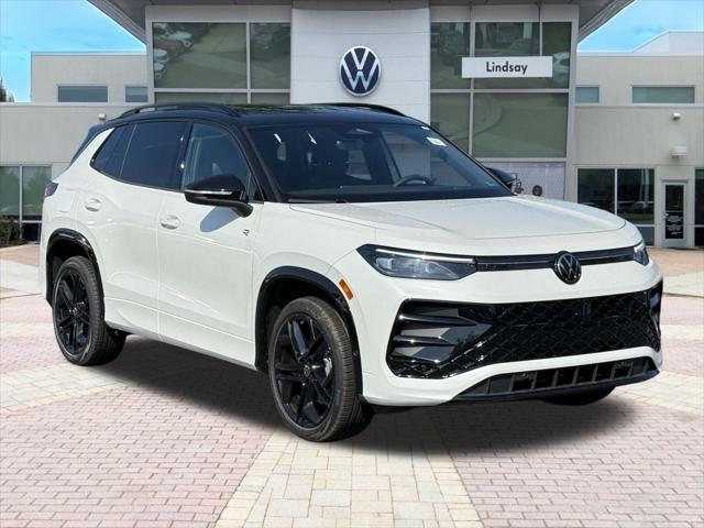 Photo of 2025 Opal White w/Deep Black Roof Volkswagen Tiguan