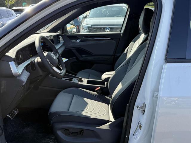 Photo of 2025 Opal White w/Deep Black Roof Volkswagen Tiguan