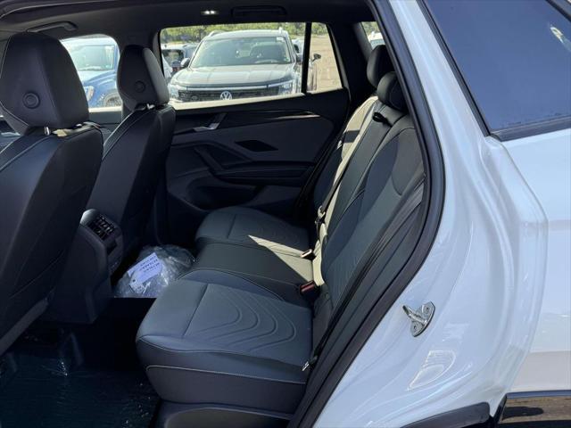 Photo of 2025 Opal White w/Deep Black Roof Volkswagen Tiguan