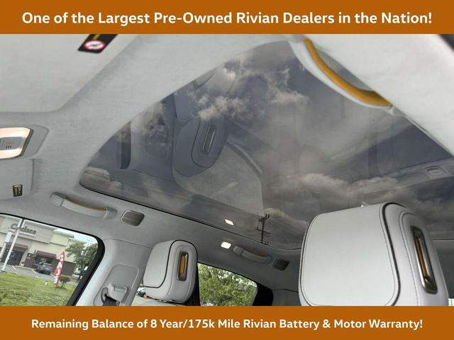 Photo of 2023 Glacier White Rivian R1T