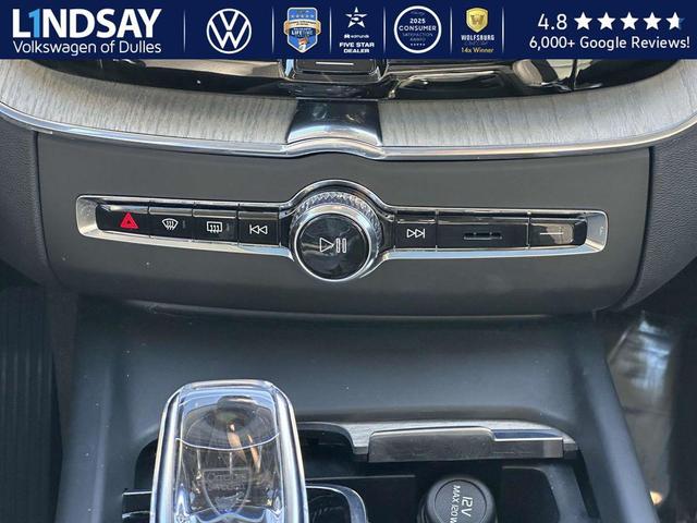 Photo of 2022 Silver Dawn Metallic Volvo XC60