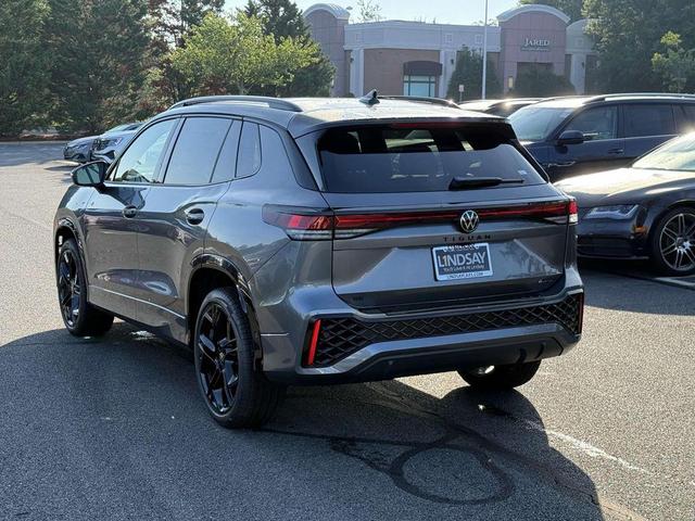 Photo of 2025 Platinum Gray Metallic Volkswagen Tiguan