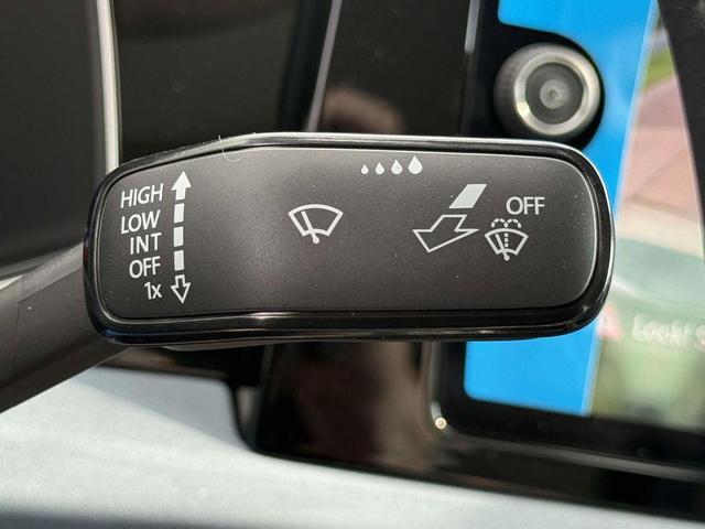 Photo of 2025 Opal White Pearl Volkswagen Jetta