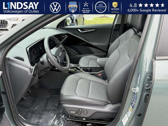 Photo of 2025 Cityscape Green Kia Niro