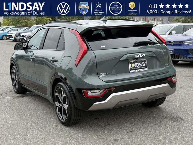 Photo of 2025 Cityscape Green Kia Niro