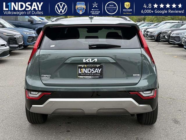 Photo of 2025 Cityscape Green Kia Niro
