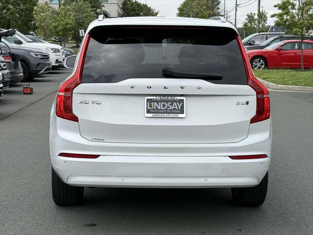 Photo of 2023 Crystal White Metallic Volvo XC90