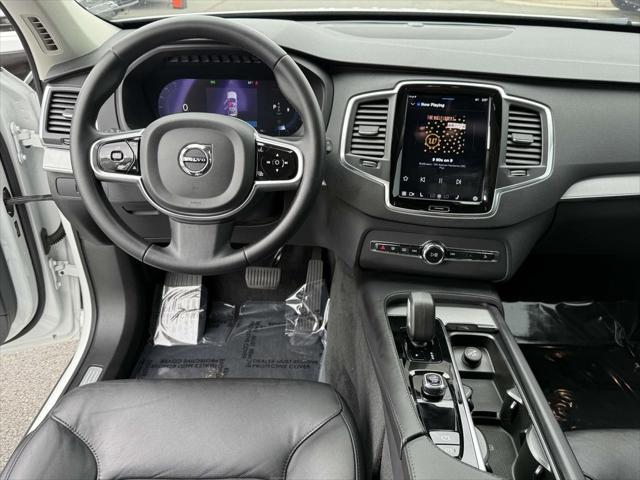 Photo of 2023 Crystal White Metallic Volvo XC90