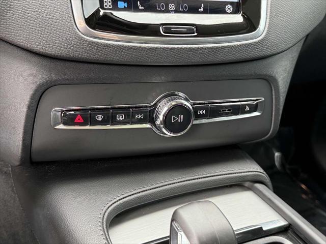 Photo of 2023 Crystal White Metallic Volvo XC90