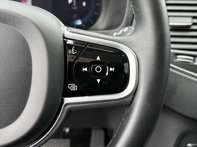 Photo of 2023 Crystal White Metallic Volvo XC90