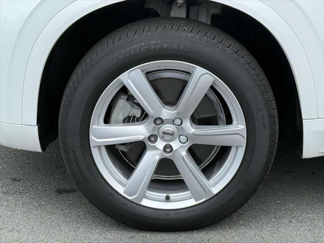 Photo of 2023 Crystal White Metallic Volvo XC90