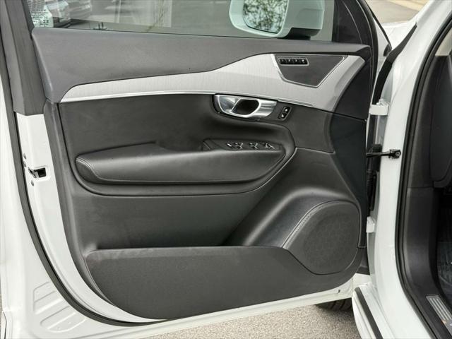 Photo of 2023 Crystal White Metallic Volvo XC90
