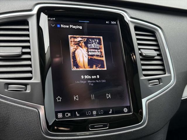 Photo of 2023 Crystal White Metallic Volvo XC90