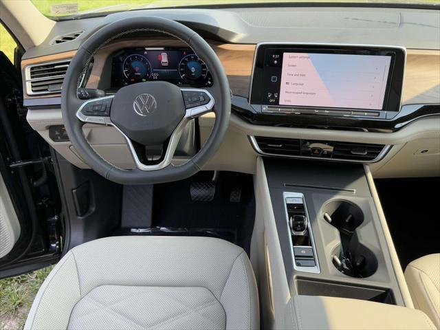 Photo of 2025 Deep Black Pearl Volkswagen Atlas