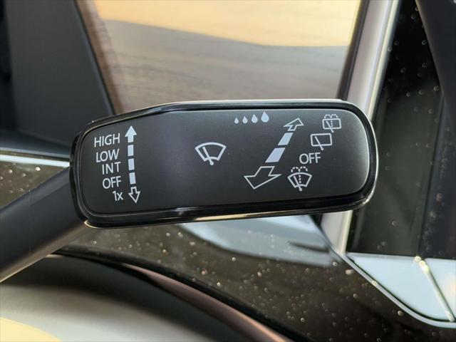 Photo of 2025 Deep Black Pearl Volkswagen Atlas