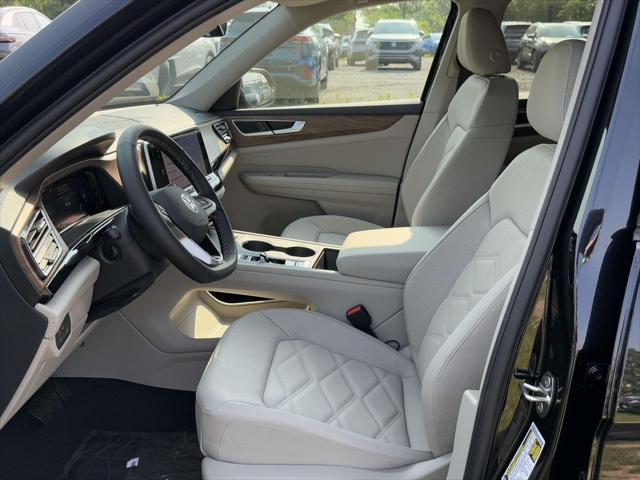 Photo of 2025 Deep Black Pearl Volkswagen Atlas