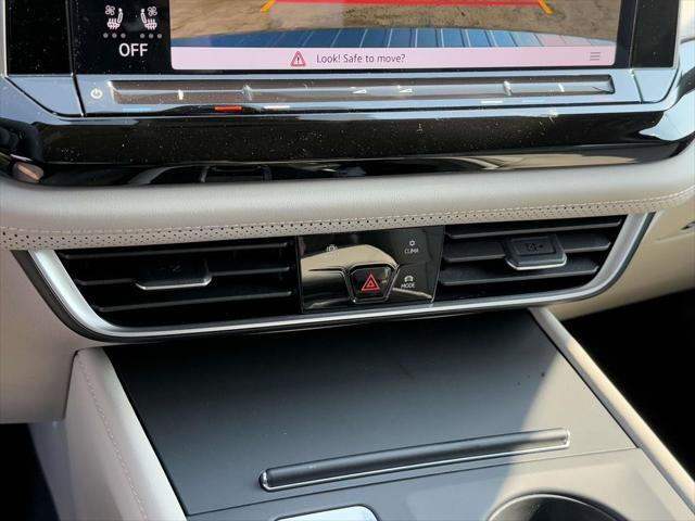Photo of 2025 Deep Black Pearl Volkswagen Atlas