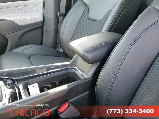 Photo of 2025 Bright White Clearcoat Jeep Compass