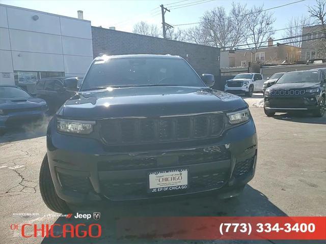 Photo of 2025 Diamond Black Crystal Pearlcoat Jeep Grand Cherokee L