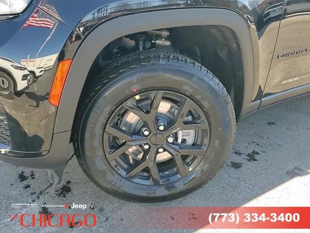 Photo of 2025 Diamond Black Crystal Pearlcoat Jeep Grand Cherokee L