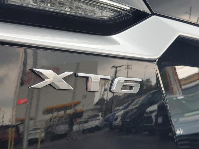 Photo of 2020 Stellar Black Metallic Cadillac XT6