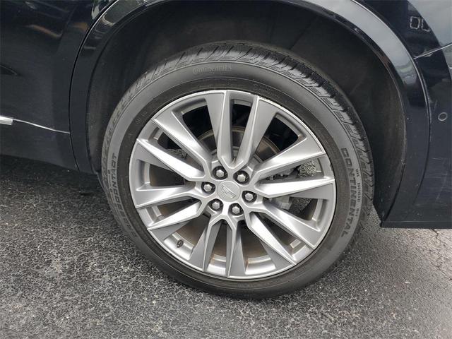 Photo of 2020 Stellar Black Metallic Cadillac XT6