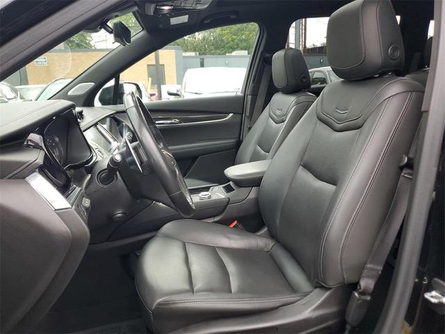 Photo of 2020 Stellar Black Metallic Cadillac XT6