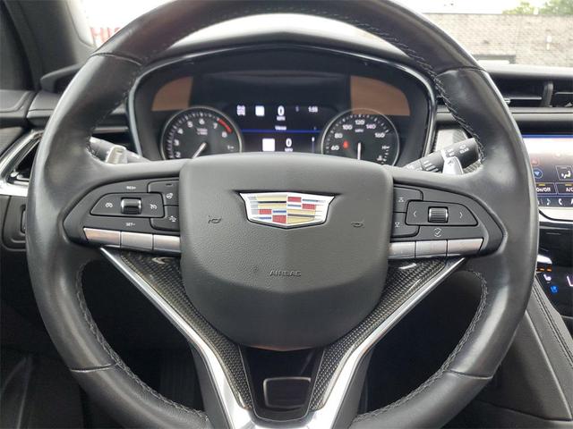 Photo of 2020 Stellar Black Metallic Cadillac XT6