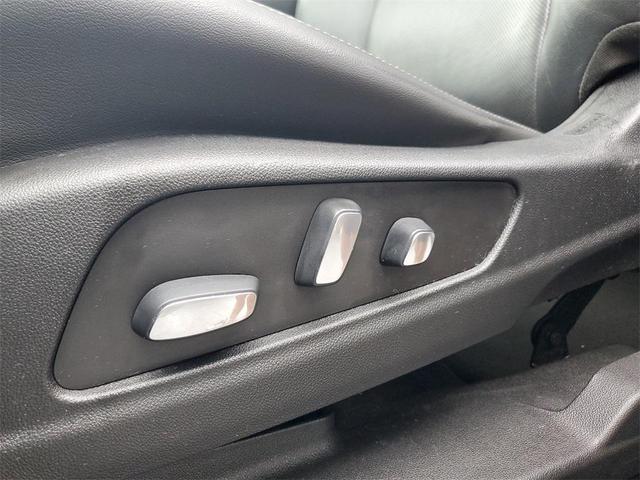Photo of 2020 Stellar Black Metallic Cadillac XT6