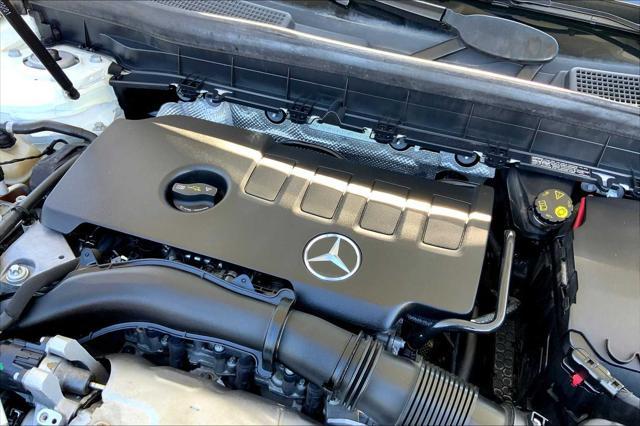 Photo of 2020 Polar White Mercedes-Benz GLB 250