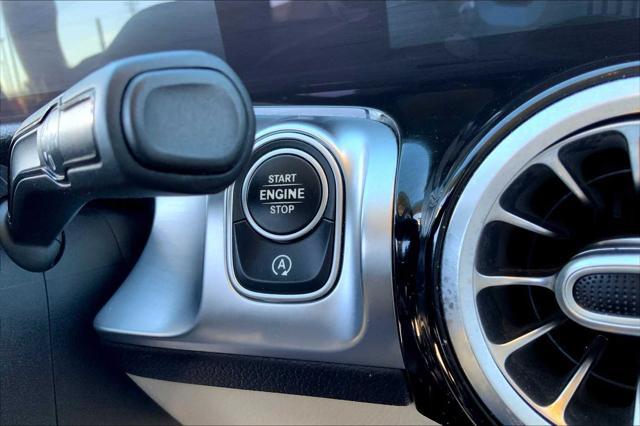 Photo of 2020 Polar White Mercedes-Benz GLB 250