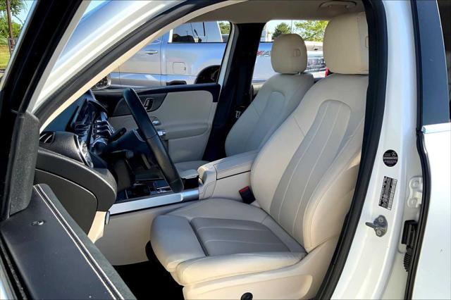Photo of 2020 Polar White Mercedes-Benz GLB 250