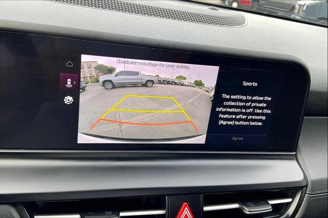 Photo of 2024 Clear White/Black Roof Kia Seltos