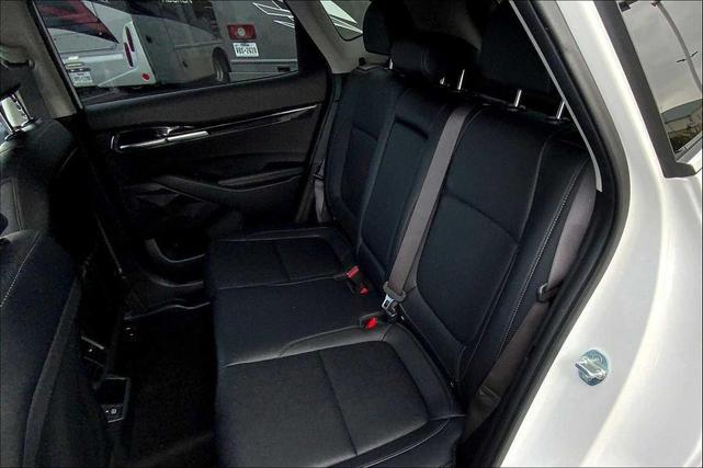 Photo of 2024 Clear White/Black Roof Kia Seltos