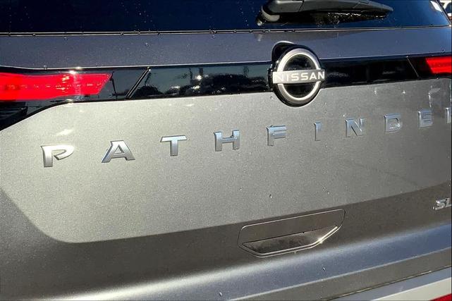 Photo of 2022 Gun Metallic Nissan Pathfinder