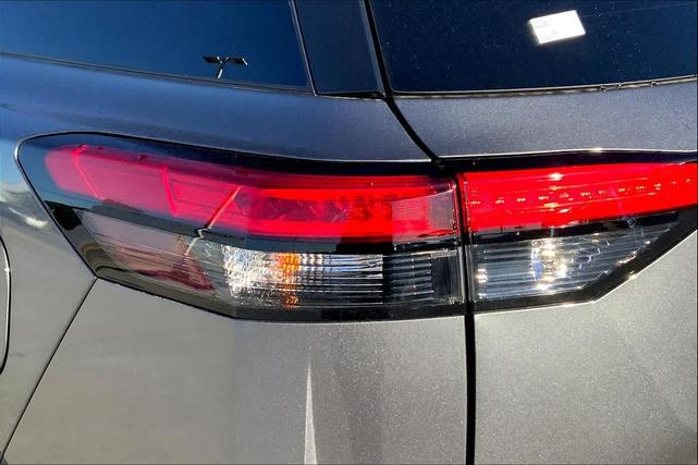 Photo of 2022 Gun Metallic Nissan Pathfinder