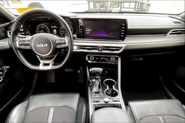 Photo of 2023 Wolf Gray Kia K5