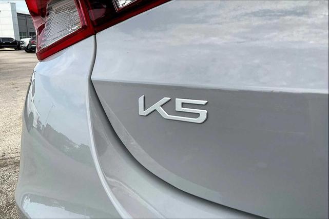 Photo of 2023 Wolf Gray Kia K5
