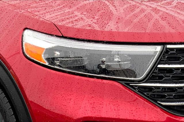 Photo of 2021 Rapid Red Metallic Tinted Clearcoat Ford Explorer
